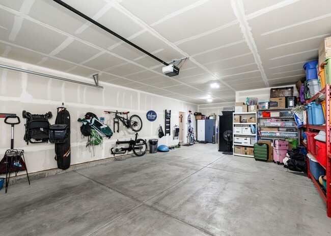 Building Photo - Luxury Ranch-Style Home for Rent | Wolf Ranch | D20 Schools | Pikes Peak Views