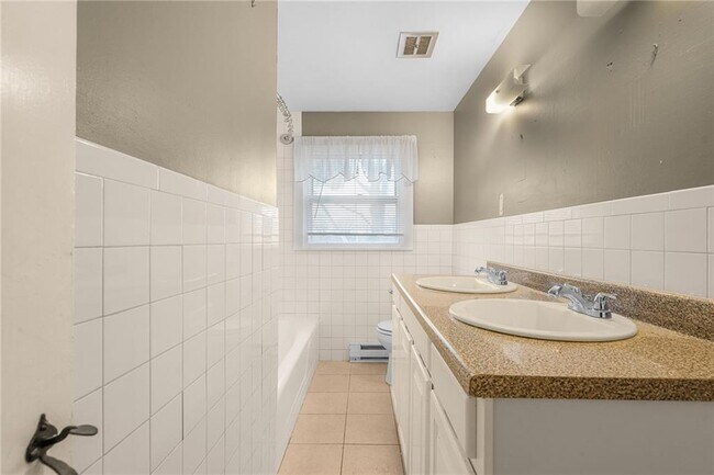 Building Photo - 3421 Pawtucket Ave