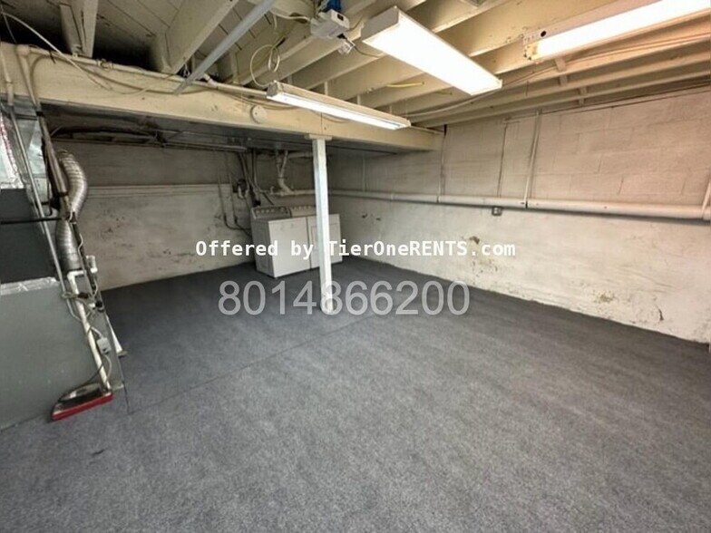 Building Photo - Move-in special: $500 off First months rent