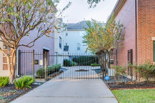 Building Photo - 609 Lester St