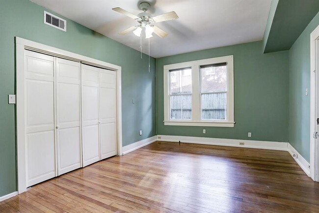 Building Photo - 418 Branard St