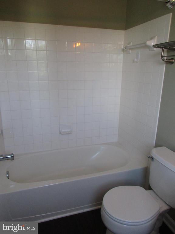 Building Photo - 1024 Jeanett Way