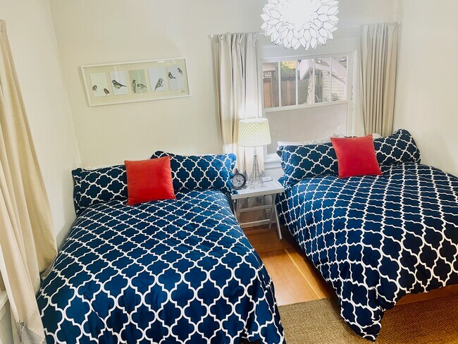 Building Photo - 3115 NE Schuyler St