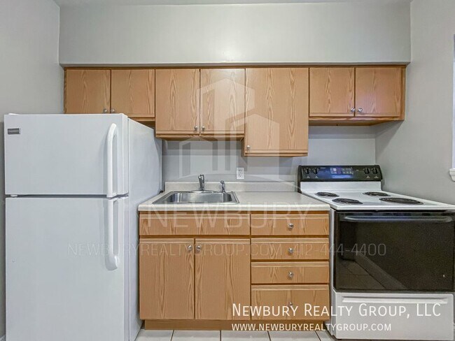 Building Photo - Cozy 2 Bedroom Available Now!