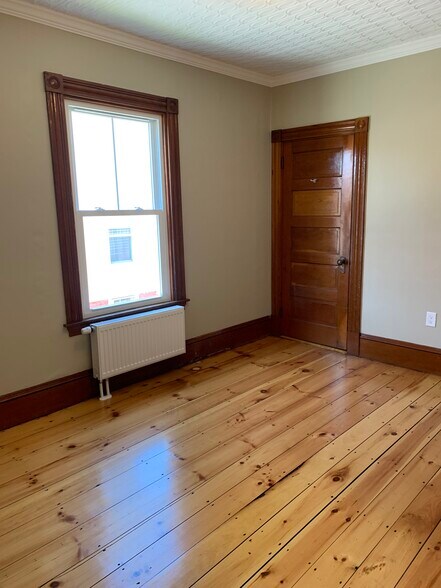 Building Photo - 15 Orchard St