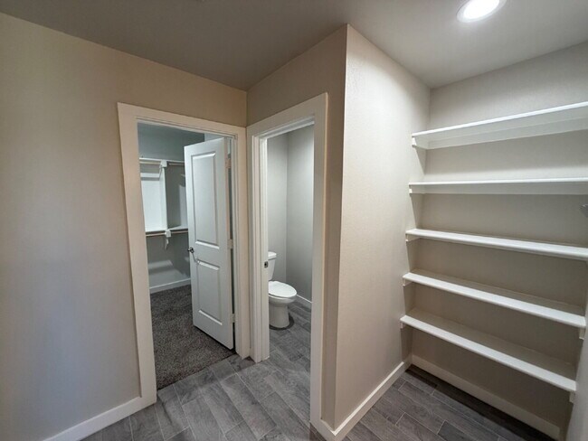 Building Photo - Beautiful 4 Bedroom 2 Bath Home in Wollforth!