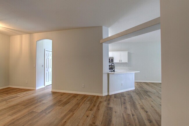 Building Photo - 5868 Duskywing Dr