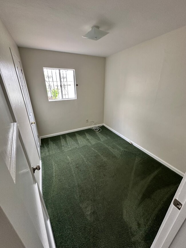 Building Photo - 3BR/2BA Single-Family House