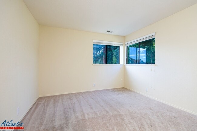 Building Photo - Lovely Townhouse | Resort-Style Community