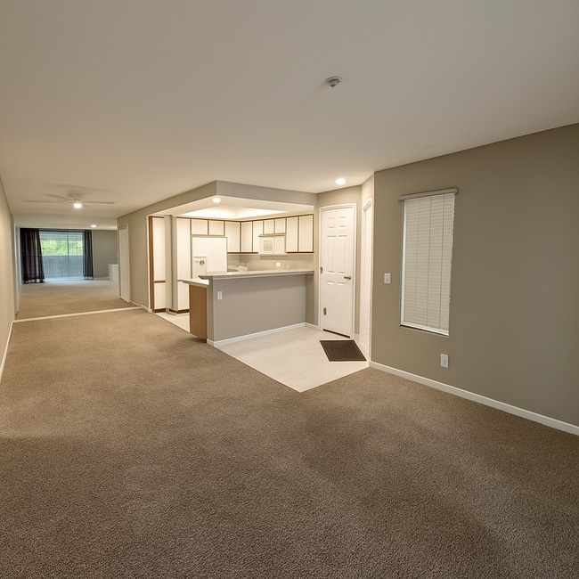 Building Photo - MOVE-IN READY – 1-BEDROOM CONDO IN TUSTIN ...