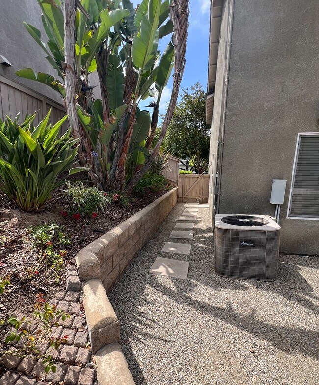 Building Photo - Elegant 3-Bedroom Home in Gated Vista Comm...