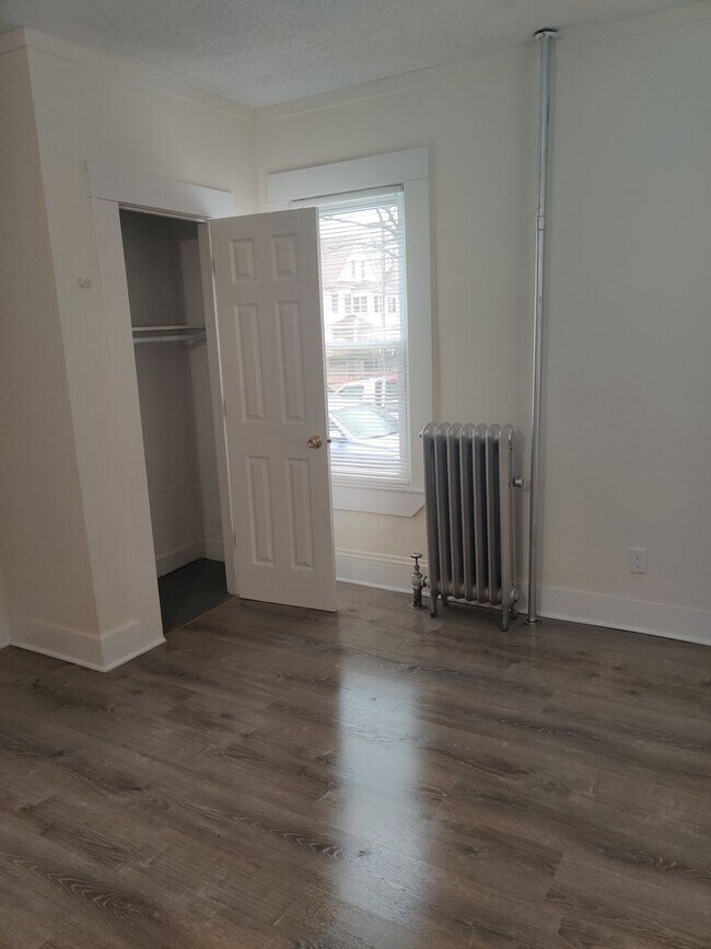 Building Photo - 256 White St