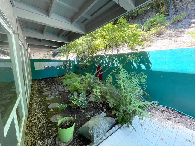 Building Photo - Comfortable Raleigh Park Plaza Condo with ...