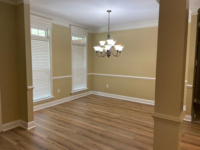Building Photo - 266 Willow Lake Dr