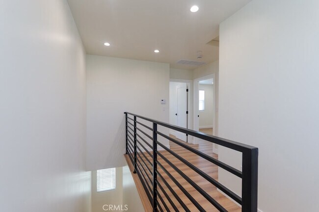 Building Photo - 5221 E Willow St