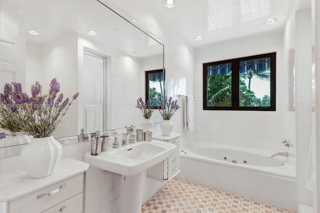 Building Photo - 56 S Hibiscus Dr