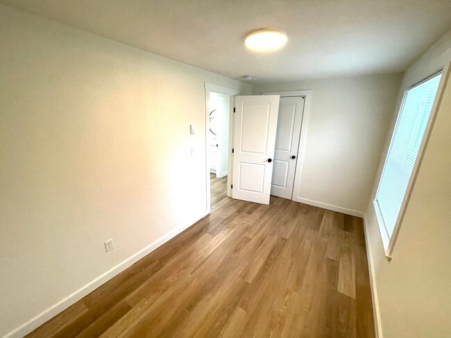 Building Photo - Beautifully renovated 3-bedroom home on a ...