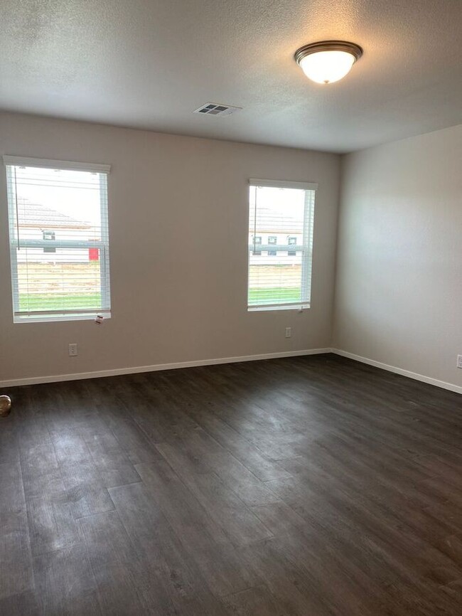 Building Photo - *Pre-leasing* Four Bedroom | Two Bath Home...