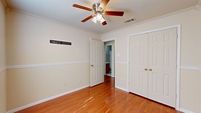 Building Photo - FREE DECEMBER RENT! PETS WELCOME!!!