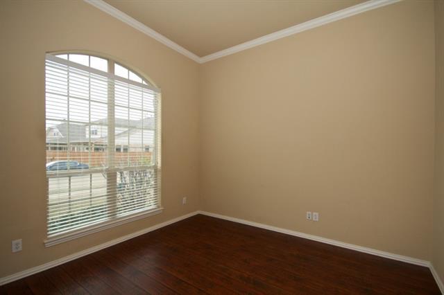 Building Photo - 404 Hummingbird Dr