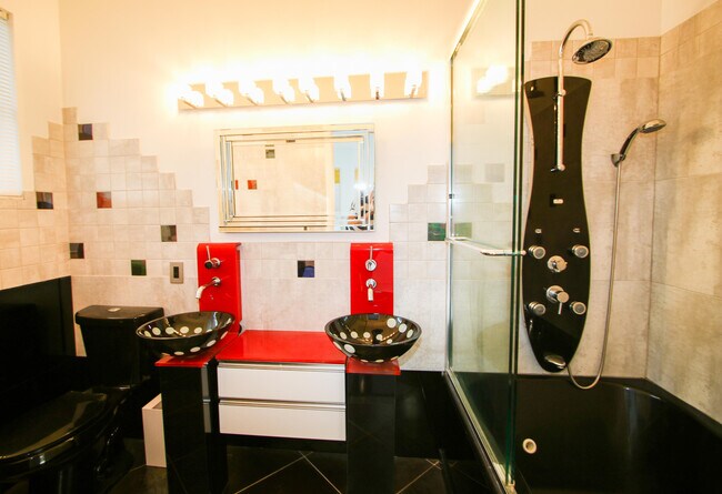 Building Photo - 661 Lake Wellington Dr