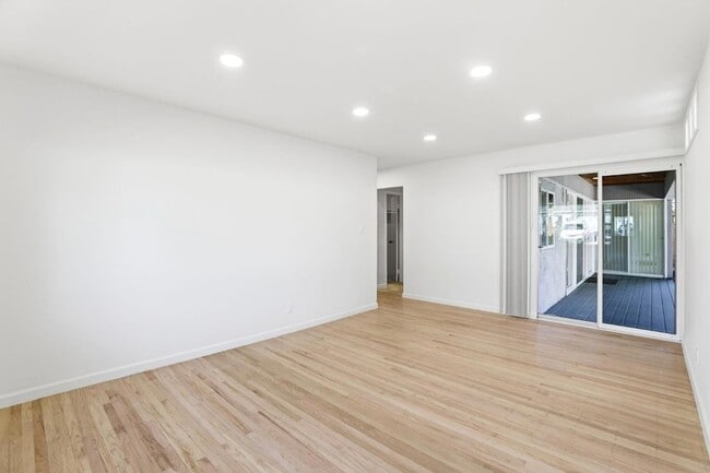 Building Photo - 1201 Weymoth Dr