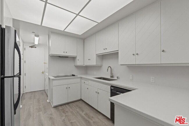 Building Photo - 10551 Wilshire Blvd