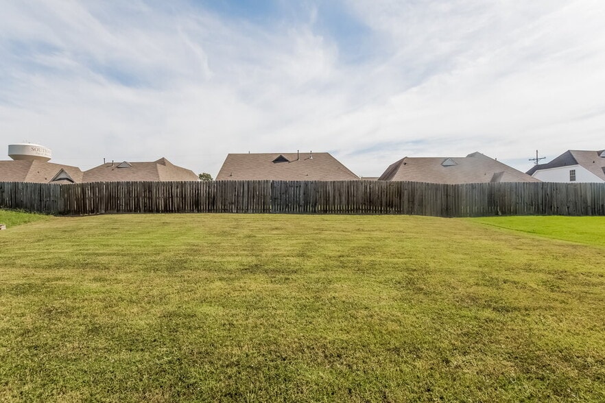 Building Photo - 8390 Pinnacle Dr