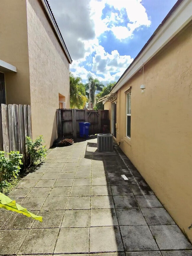 Building Photo - 6301 Seminole Terrace