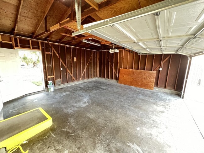 Building Photo - Amazing 4 Bedroom in the Heart of SD!