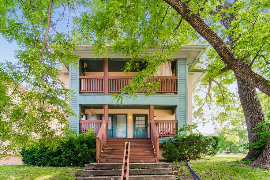 Front view with 2nd floor balcony - 621 W 43rd St