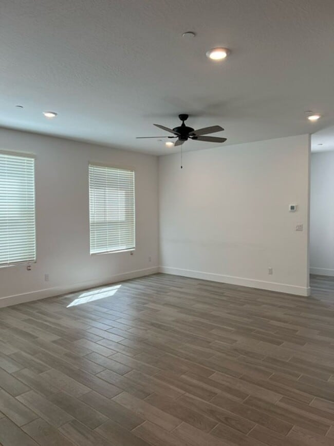 Building Photo - Beautiful Newer 3 Bedrooms 2.5 Baths Home with SOLAR!!!