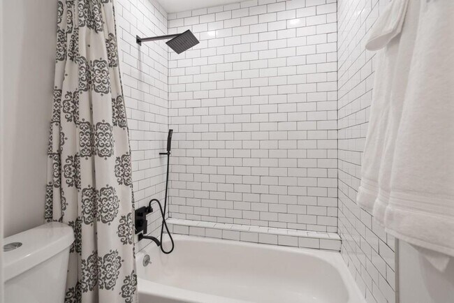 Building Photo - 3 Gilbert Trail NE