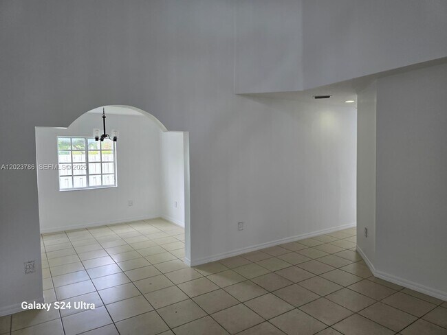 Building Photo - 13658 SW 142nd Terrace