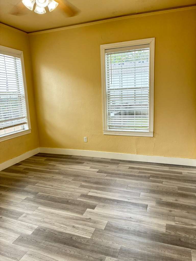 Building Photo - 1209 E Fortification St