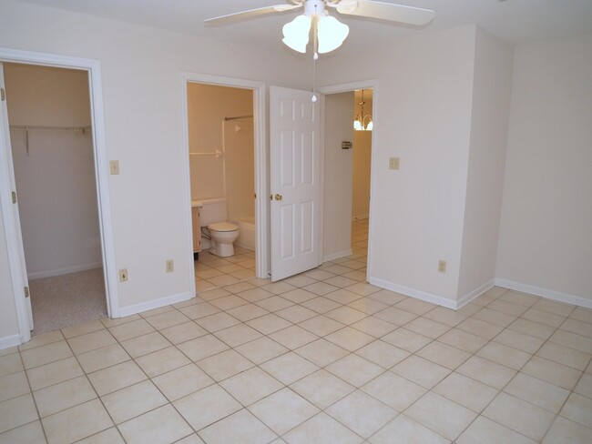 Building Photo - 433 Richview Park Cir W