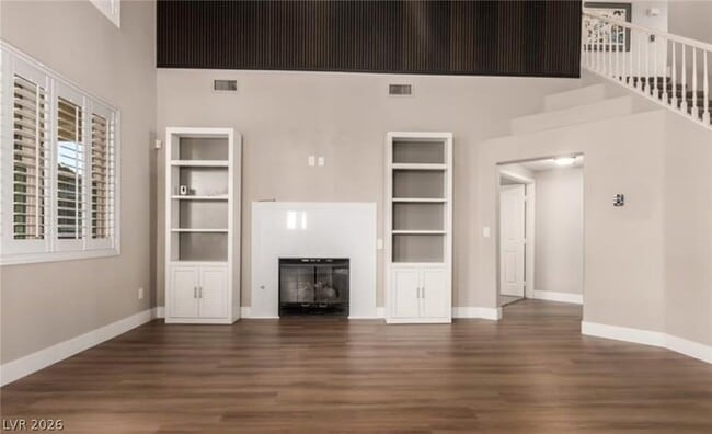 Building Photo - 264 Pointe Ranier Ave