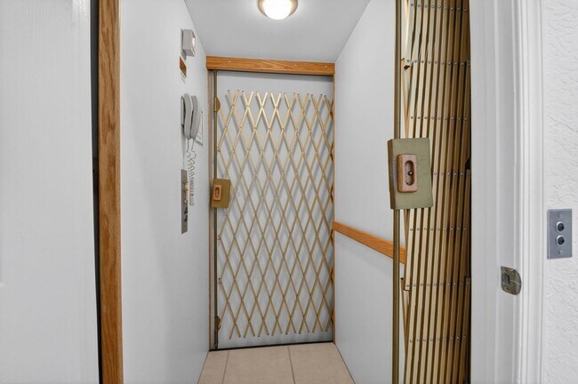 Building Photo - 7910 Laina Ln