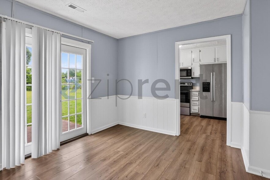 Building Photo - Unit 131