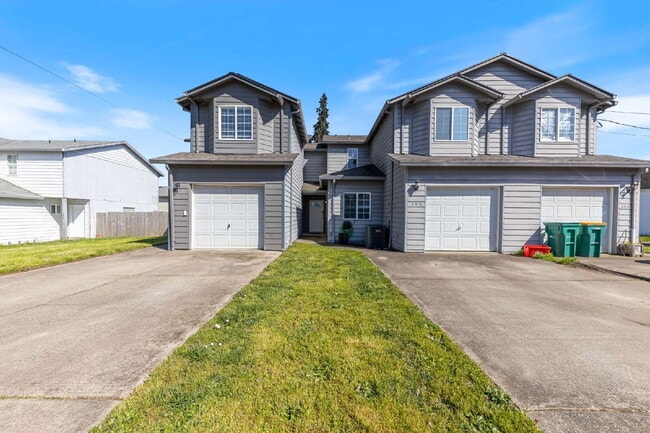 Building Photo - Spacious Townhome 3 Bedrooms plus office!