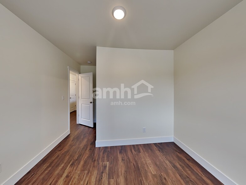 Building Photo - 305 Smith Dr