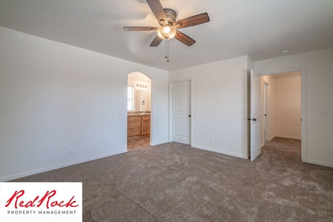 Building Photo - DOG-FRIENDLY 4 Bedroom Townhome with INTER...