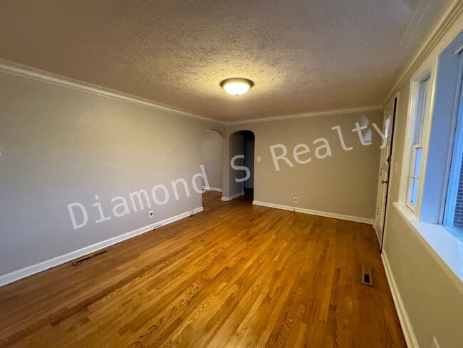 Building Photo - 3435 S Sulgrove Ave