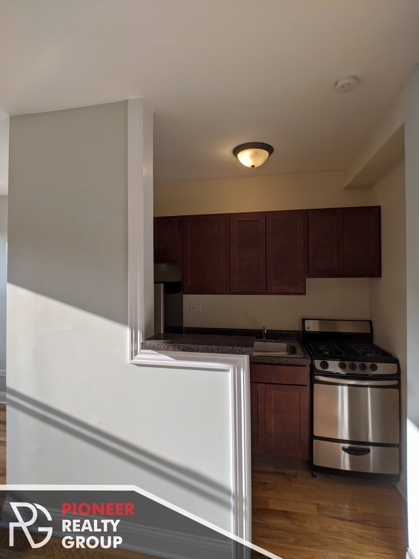 Building Photo - 812 W Diversey Pky