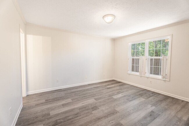 Building Photo - 315 Southbank Dr