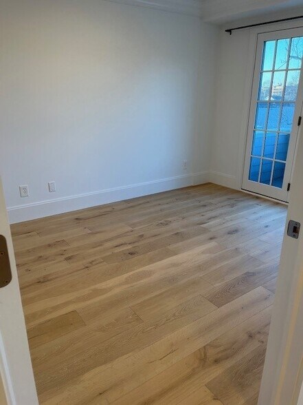 Building Photo - 2 Dearfield Dr