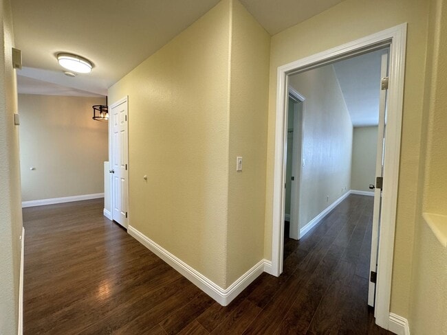 Building Photo - 5417 Redview Ct