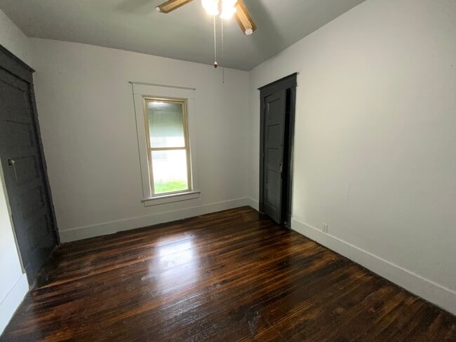 Building Photo - 909 N Griffin St