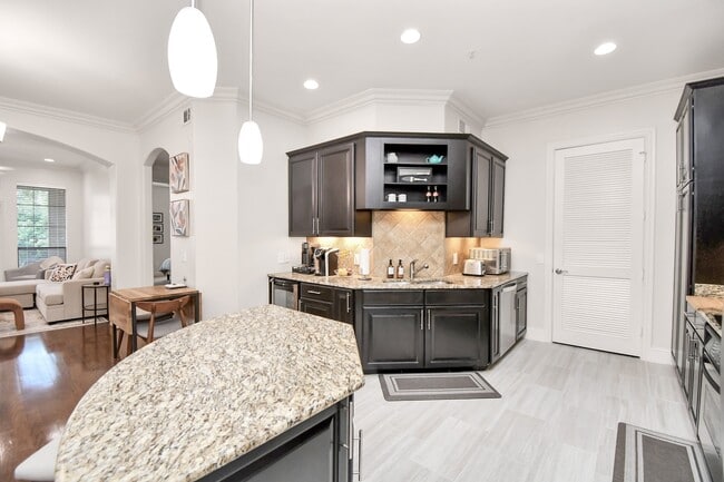 Building Photo - 2120 Kipling St