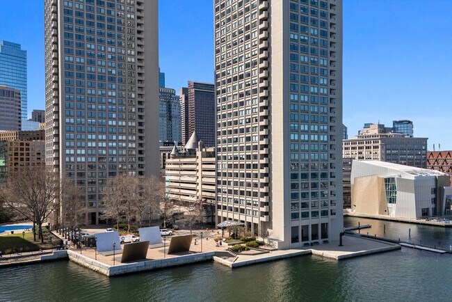Building Photo - 85 E India Row